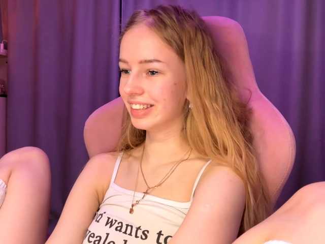 SweetyWhisper's BongaCams show and profile