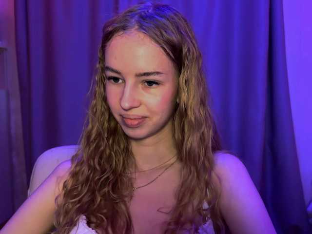 SweetyWhisper live cam