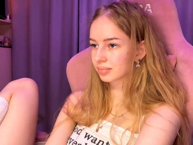 SweetyWhisper's BongaCams show and profile