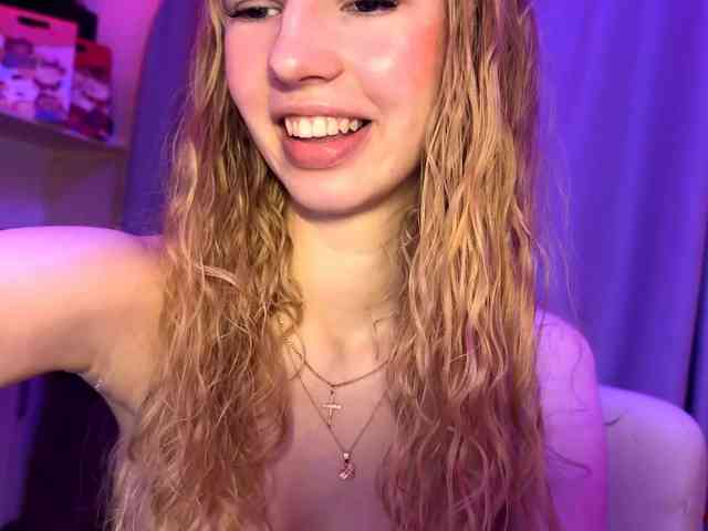 SweetyWhisper webcam