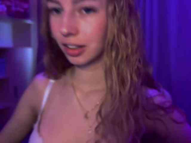 SweetyWhisper webcam