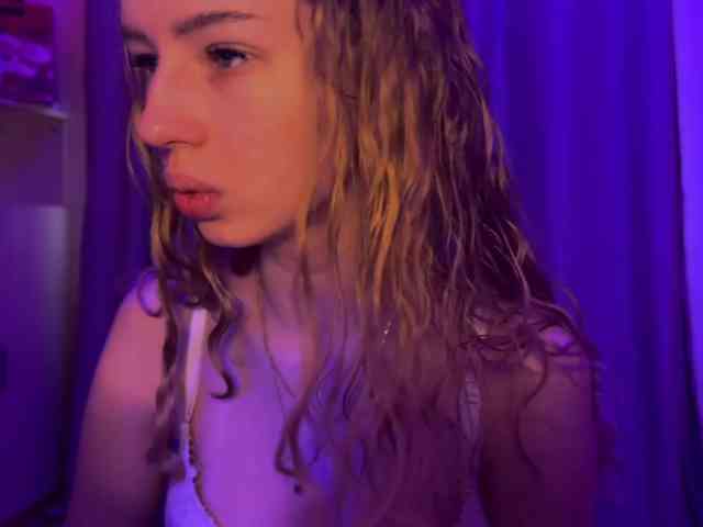 SweetyWhisper webcam