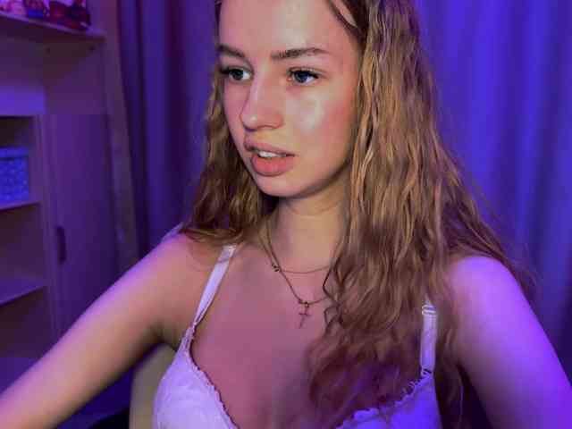 SweetyWhisper webcam