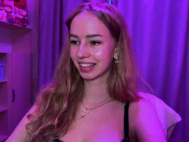 SweetyWhisper webcam