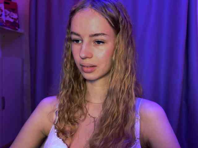 SweetyWhisper webcam