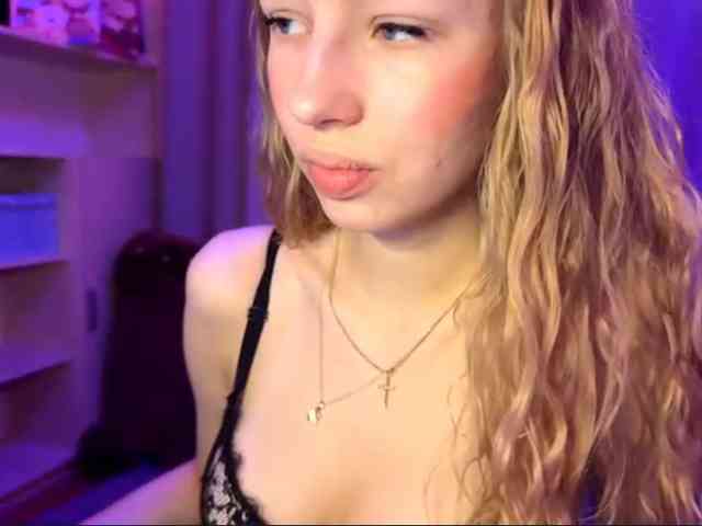 SweetyWhisper webcam