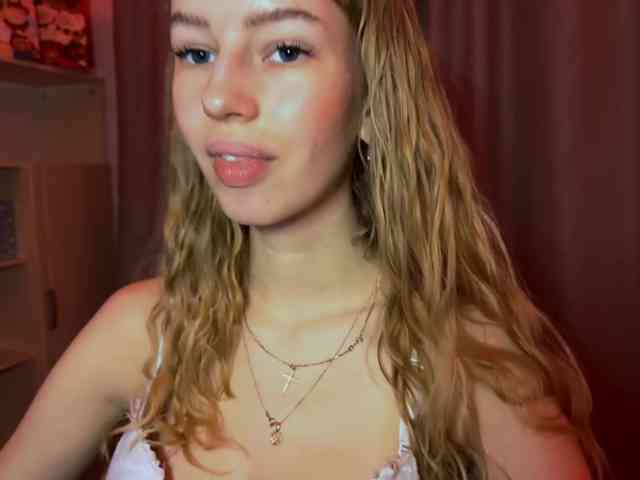 SweetyWhisper webcam