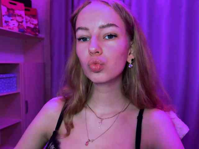 SweetyWhisper webcam