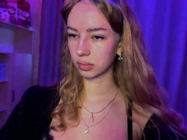 SweetyWhisper webcam