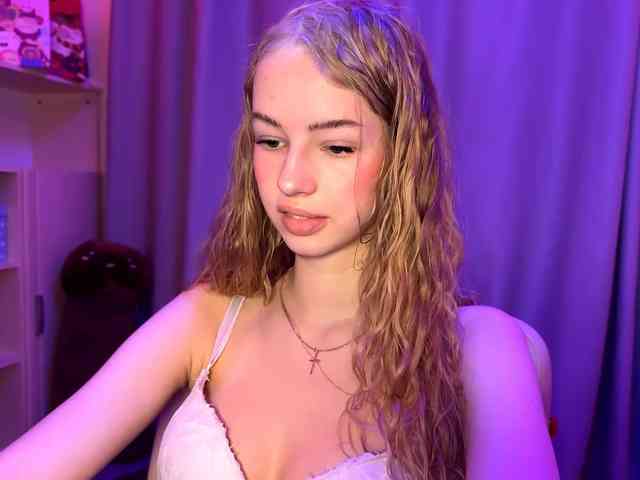 SweetyWhisper webcam