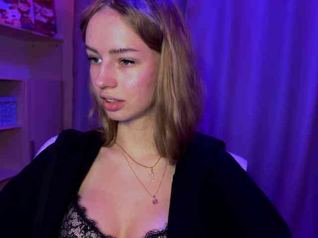 SweetyWhisper webcam