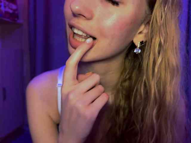 SweetyWhisper webcam