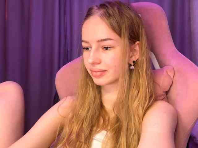 SweetyWhisper webcam