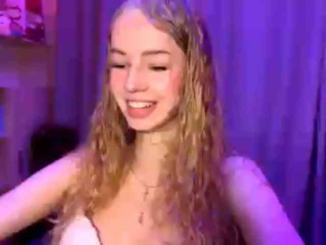 SweetyWhisper webcam