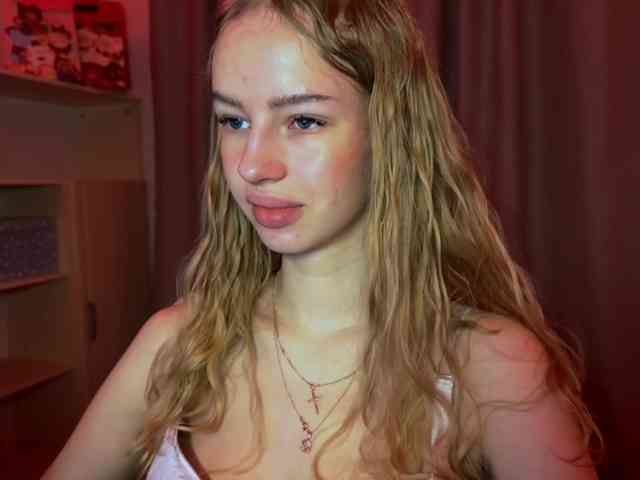 SweetyWhisper webcam