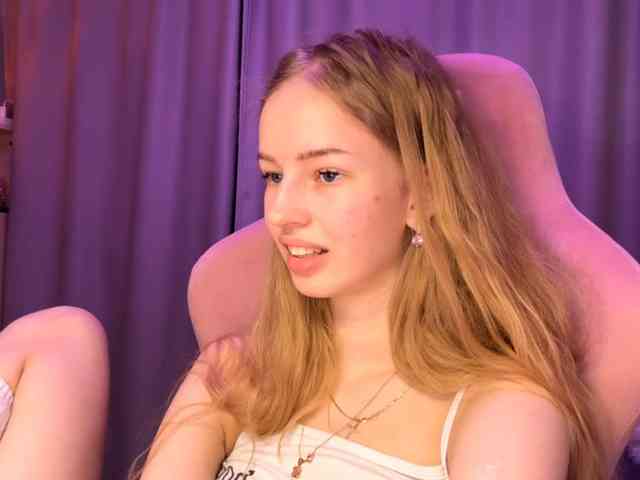 SweetyWhisper webcam