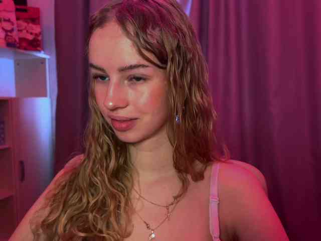 SweetyWhisper webcam