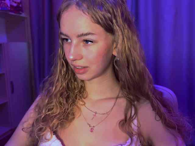 SweetyWhisper webcam