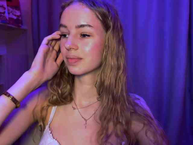 SweetyWhisper webcam