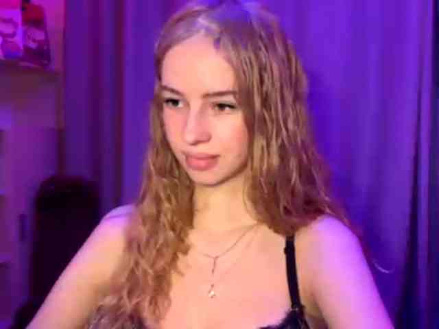 SweetyWhisper webcam