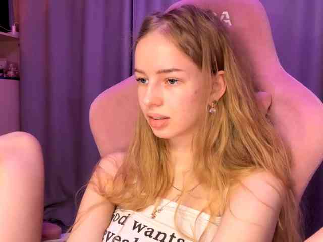 SweetyWhisper webcam