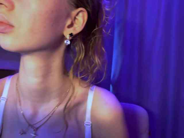 SweetyWhisper webcam