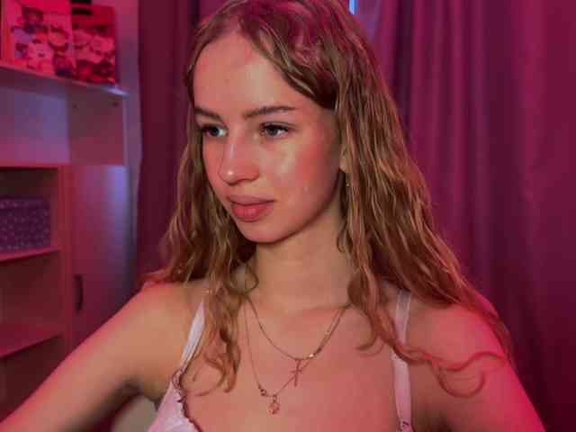 SweetyWhisper webcam