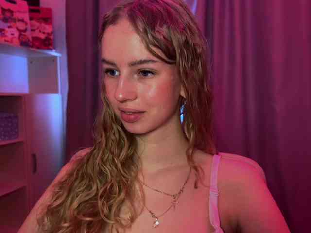 SweetyWhisper webcam