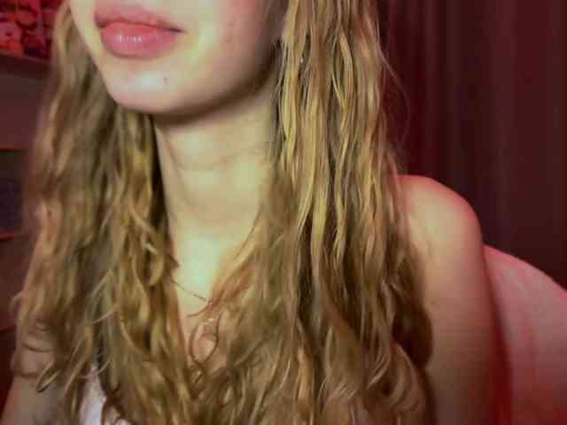 SweetyWhisper webcam