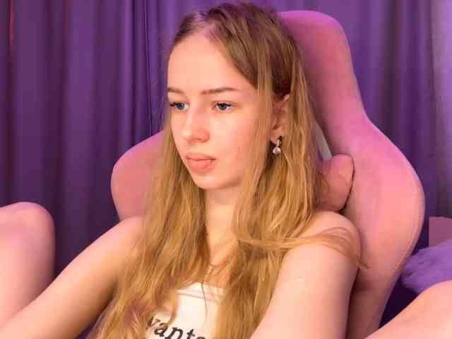 SweetyWhisper webcam