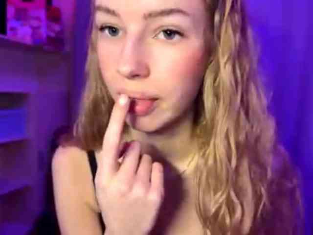 SweetyWhisper webcam