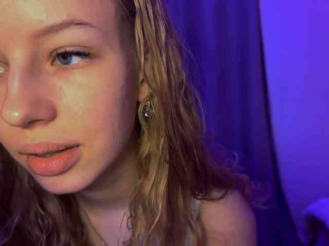 SweetyWhisper webcam