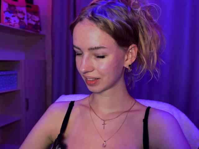 SweetyWhisper webcam