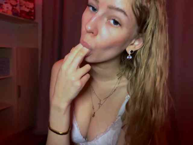 SweetyWhisper webcam