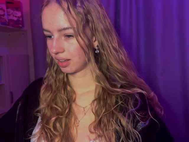 SweetyWhisper webcam