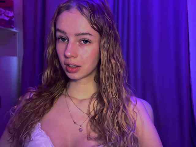 SweetyWhisper webcam