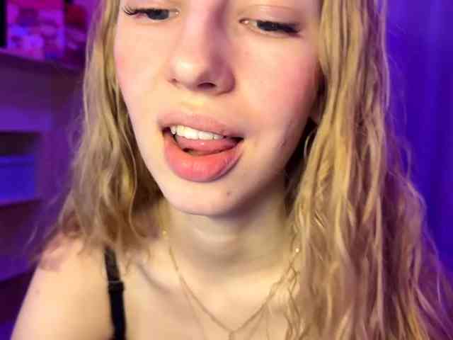 SweetyWhisper webcam