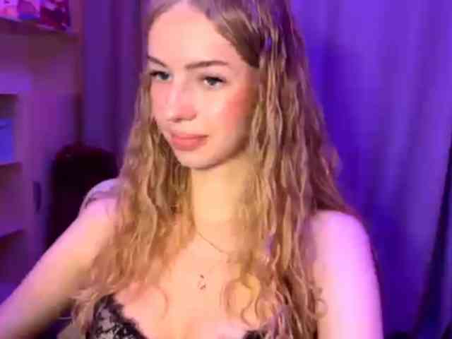 SweetyWhisper webcam