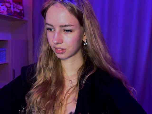 SweetyWhisper webcam