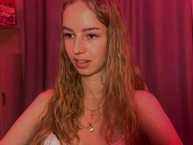 SweetyWhisper webcam