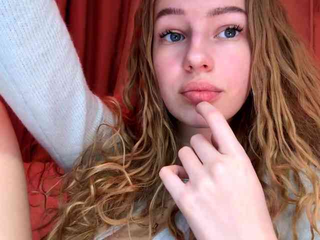 SweetyWhisper webcam