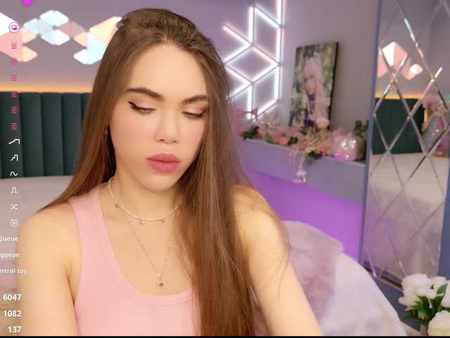 MimiForce's BongaCams show and profile