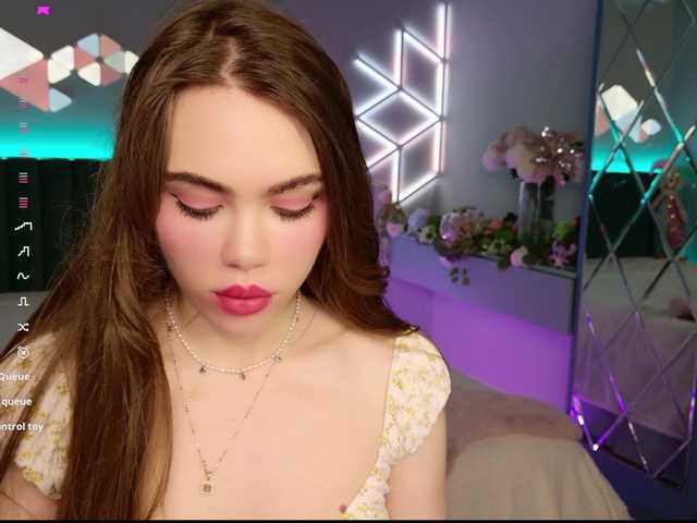 MimiForce's BongaCams show and profile