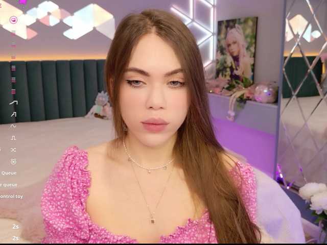 MimiForce's BongaCams show and profile