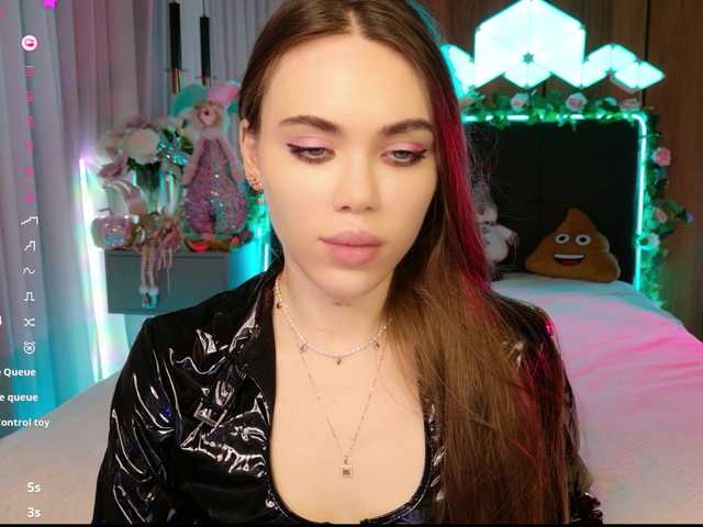 MimiForce's BongaCams show and profile