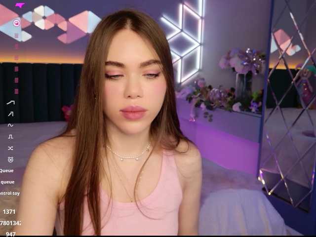 MimiForce's BongaCams show and profile