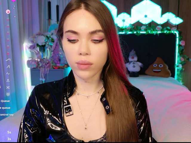 MimiForce's BongaCams show and profile