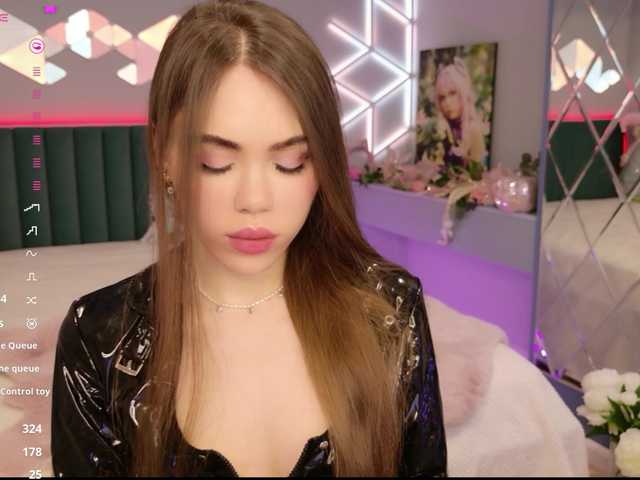 MimiForce's BongaCams show and profile