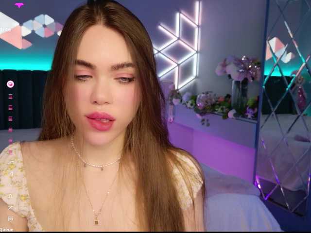 MimiForce's BongaCams show and profile