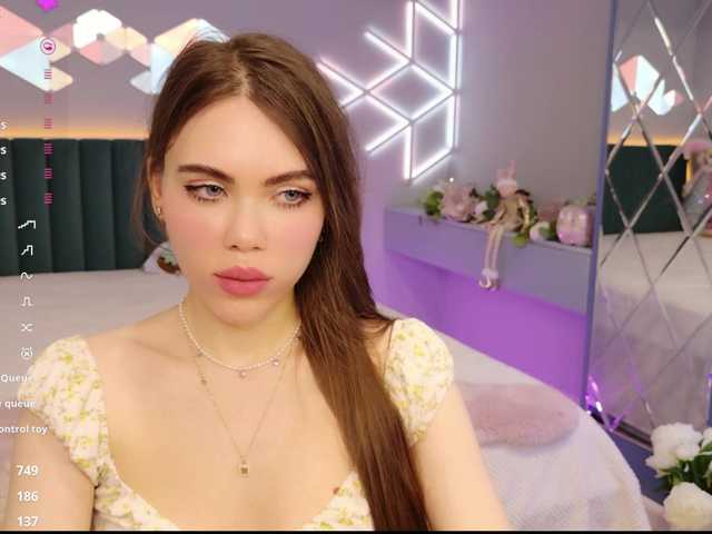 MimiForce's BongaCams show and profile